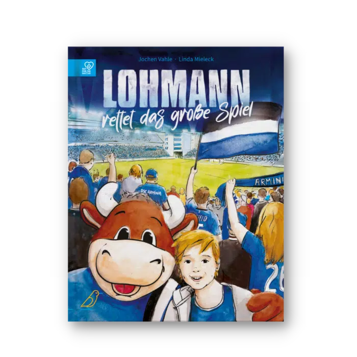 Buch-Cover: ein Stier mit Fußballtrikot umarmt einen Jungen in einem Fußballstadion, "Lohmann rettet das große Spiel"